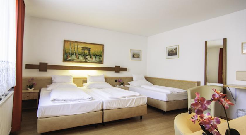 Lenas Hotel 3*