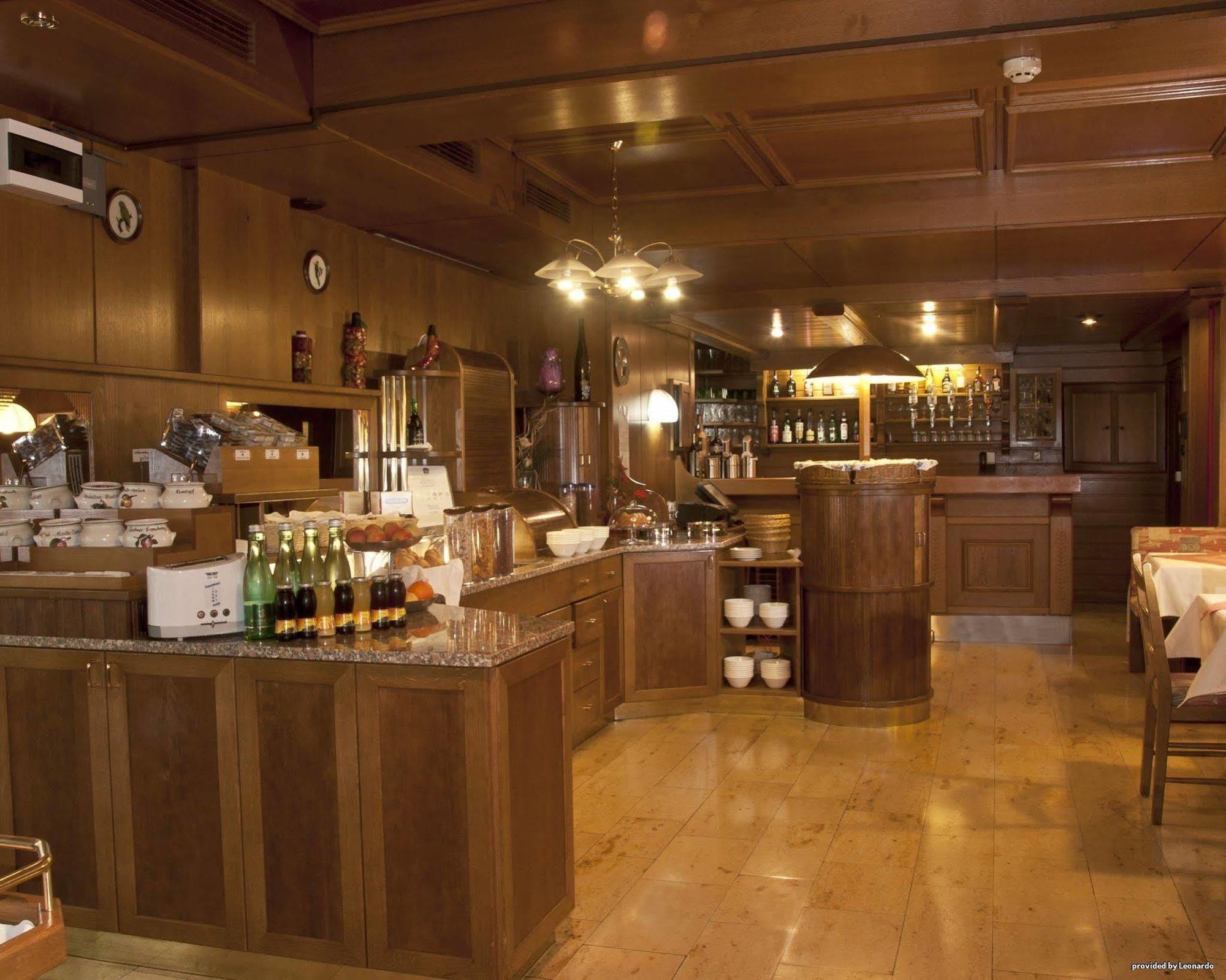 Lenas Hotel 3*
